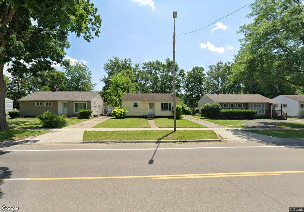 820 E Atherton Rd, Flint, MI 48507 - photo 1