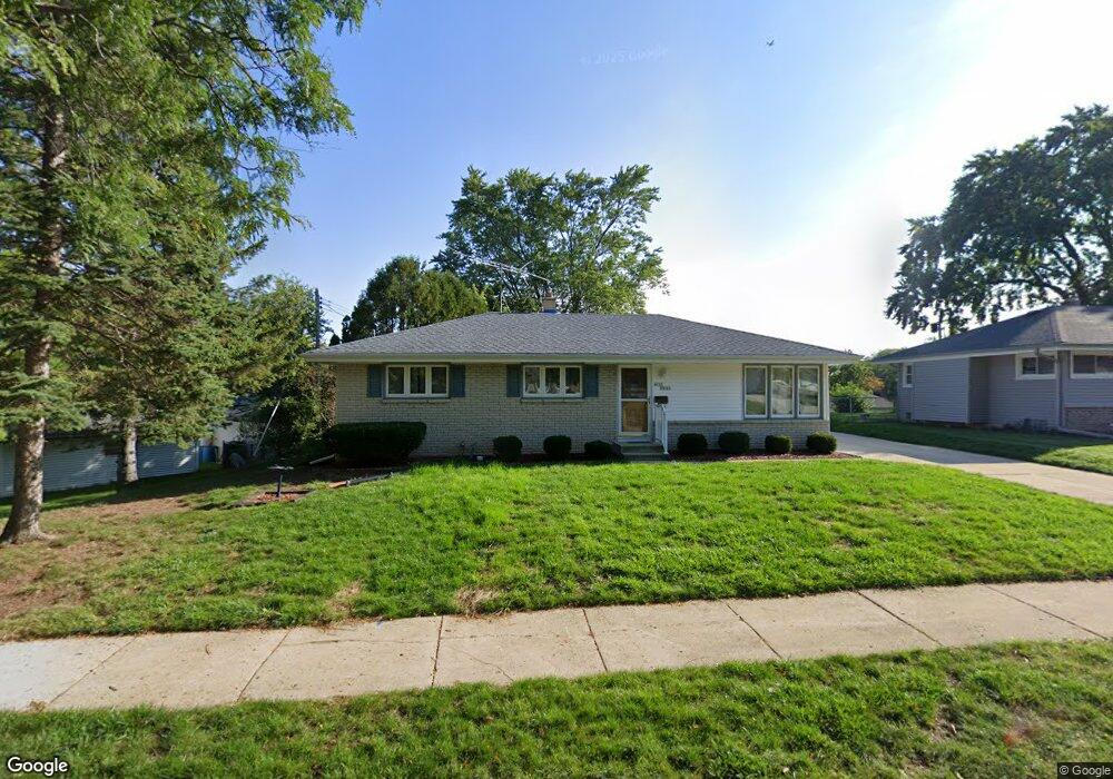 W151N8362 Thomas Dr, Menomonee Falls, WI 53051 - photo 1