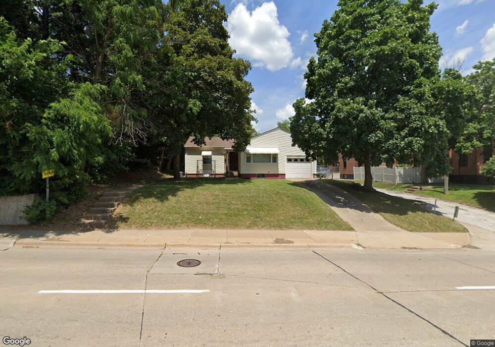 1804 E Locust St, Davenport, IA 52803 - photo 1