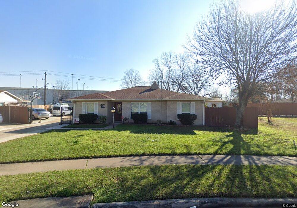 8702 Sunnywood Dr, Houston, TX 77088 - photo 1