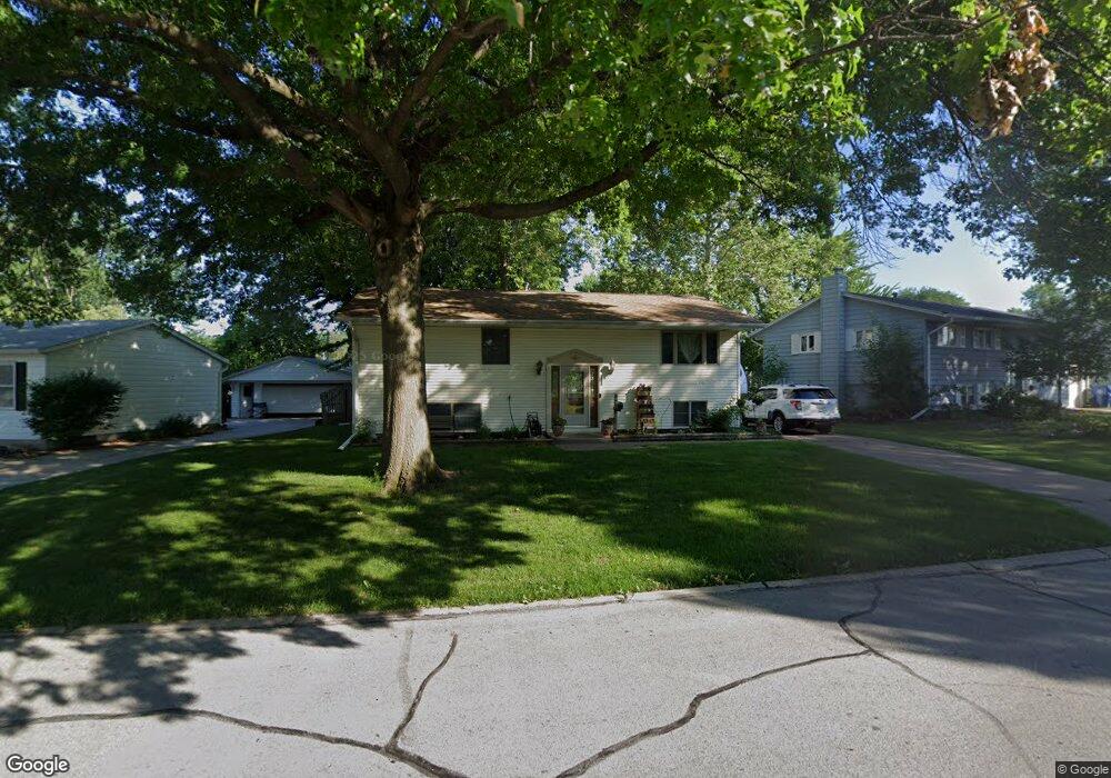 3200 Clover Hills Dr, Bettendorf, IA 52722 - photo 1