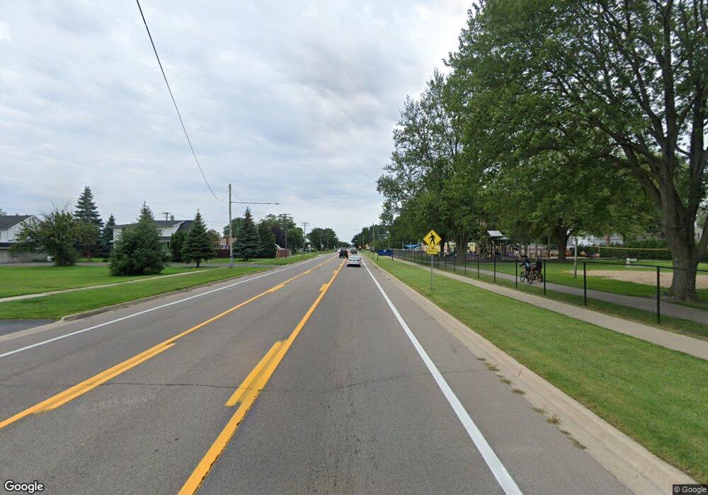 18574 Masonic unit 5, Fraser, MI 48026 - photo 1