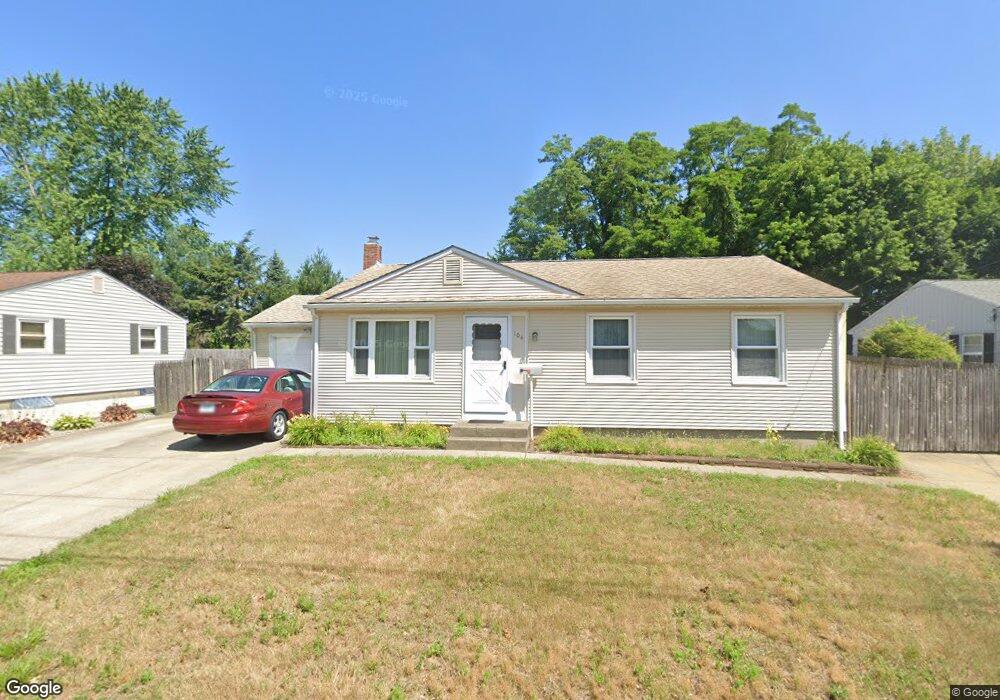 104 Crest Dr, Pawtucket, RI 02861 - photo 1