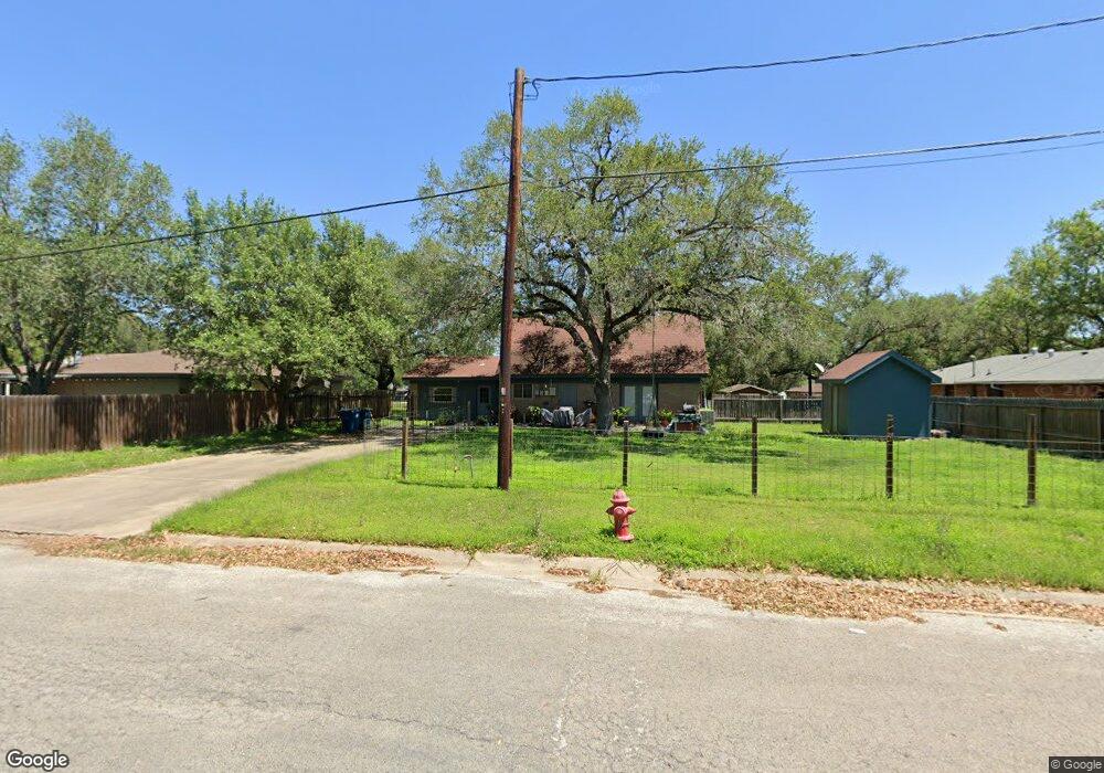 1201 Kingfisher Dr, Beeville, TX 78102 - photo 1