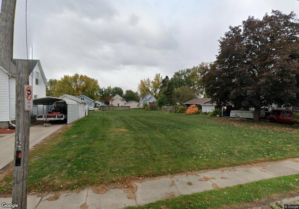 521 S 4th Ave W, Newton, IA 50208 - photo 1