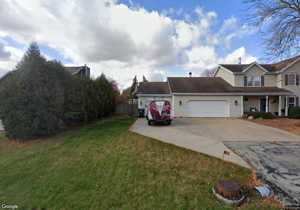 W2814 Schmalz Cir, Appleton, WI 54915 - photo 1