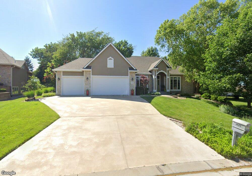3921 SW Barons Ln, Topeka, KS 66610 - photo 1