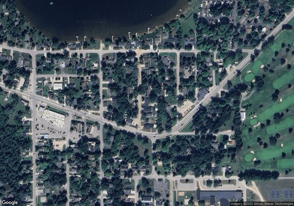 112 Iroquois St, Elk Rapids, MI 49629 - photo 1