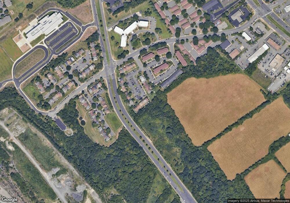 8237 Wycliffe Ct, Manassas, VA 20109 - photo 1