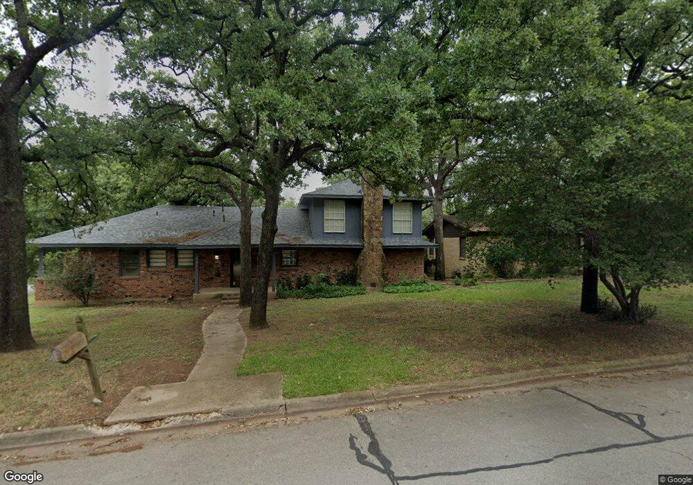 701 Briarwood Ln, Hurst, TX 76053 - photo 1
