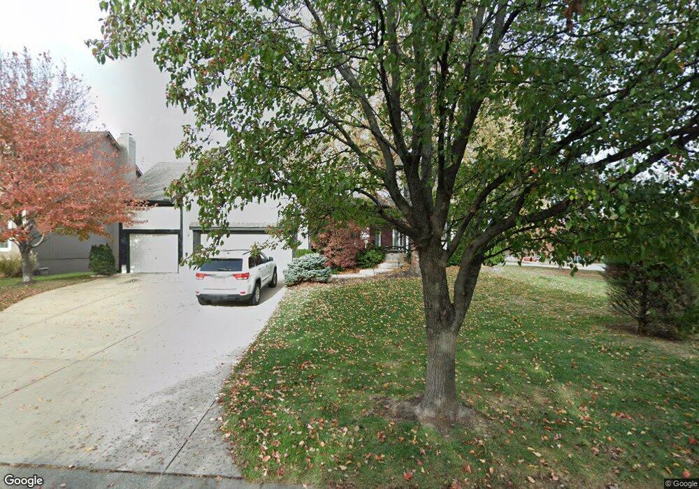 5425 Roundtree St, Shawnee, KS 66226 - photo 1