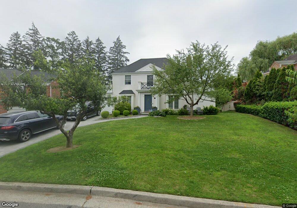20 Vanderbilt Rd, Manhasset, NY 11030 - photo 1