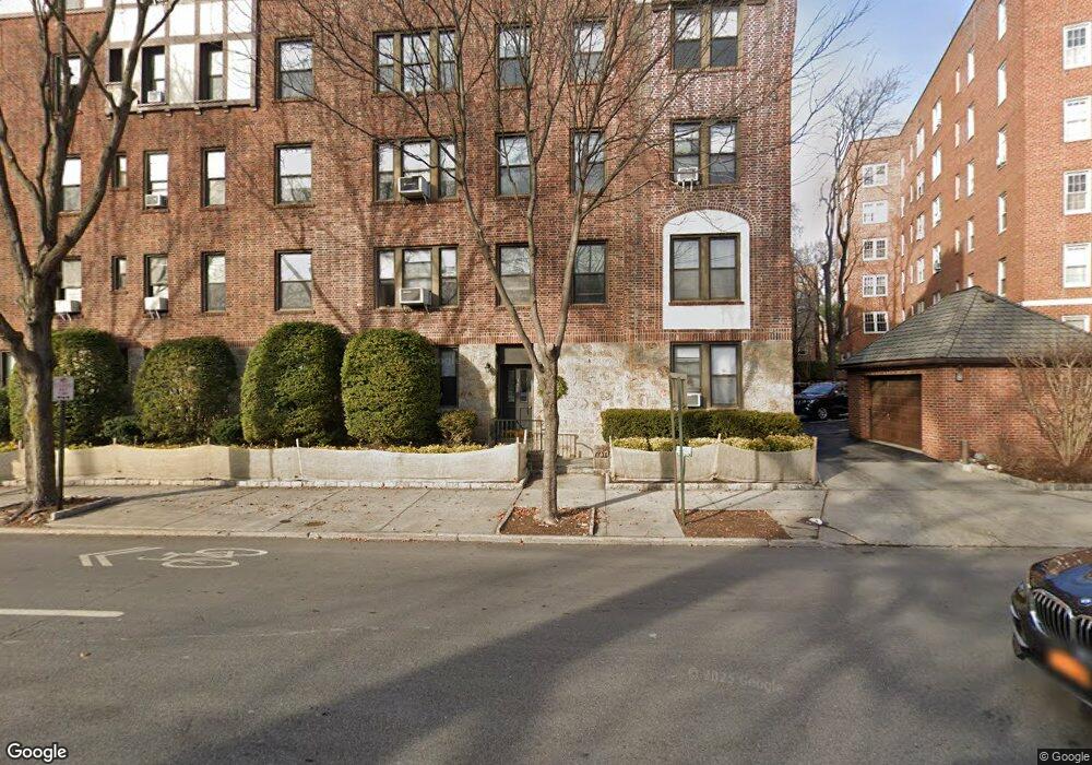 935 Palmer Rd unit P, Bronxville, NY 10708 - photo 1