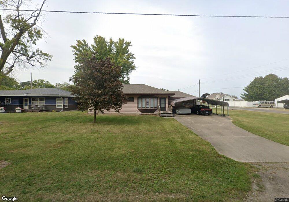900 Piatt Ave, Mattoon, IL 61938 - photo 1