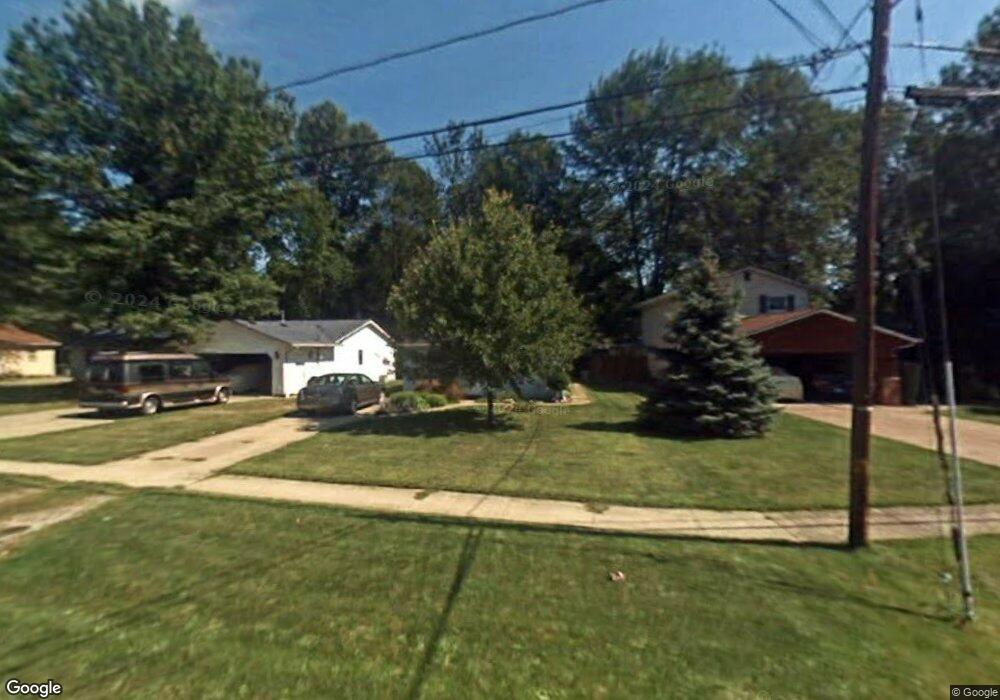 415 Buckeye Dr, Sheffield Lake, OH 44054 - photo 1