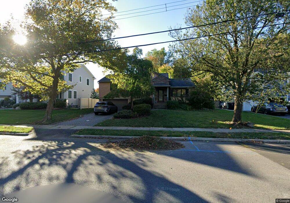 547 Clinton Rd, Paramus, NJ 07652 - photo 1