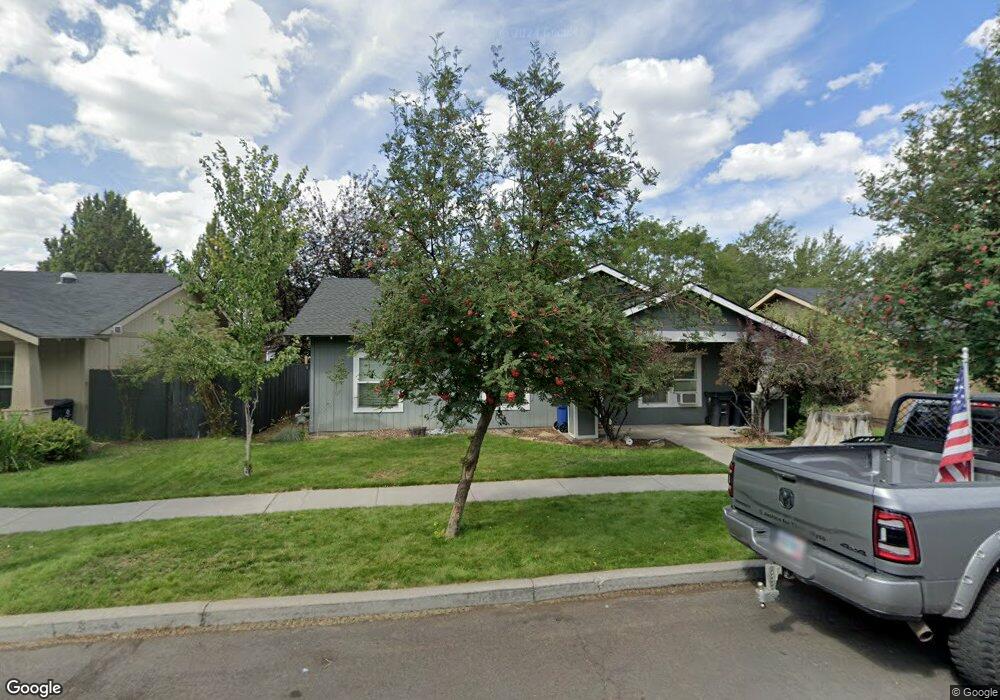 20668 Honeysuckle Ln, Bend, OR 97702 - photo 1