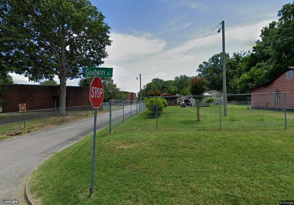 124 Godwin Dr, Jackson, TN 38301 - photo 1