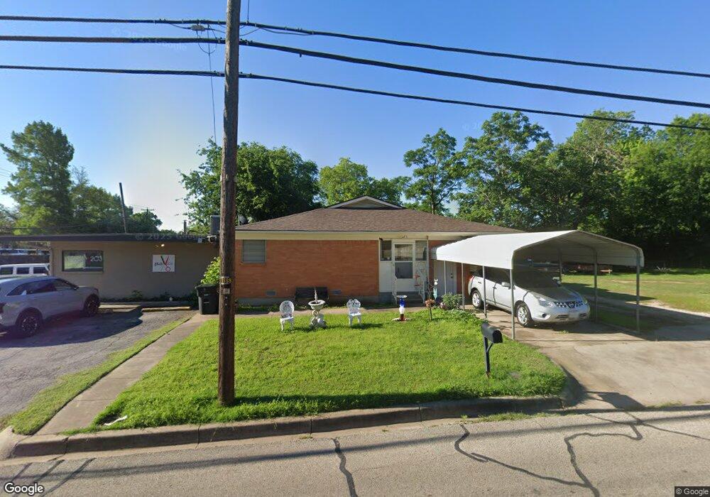 401 W Wardville St, Cleburne, TX 76033 - photo 1