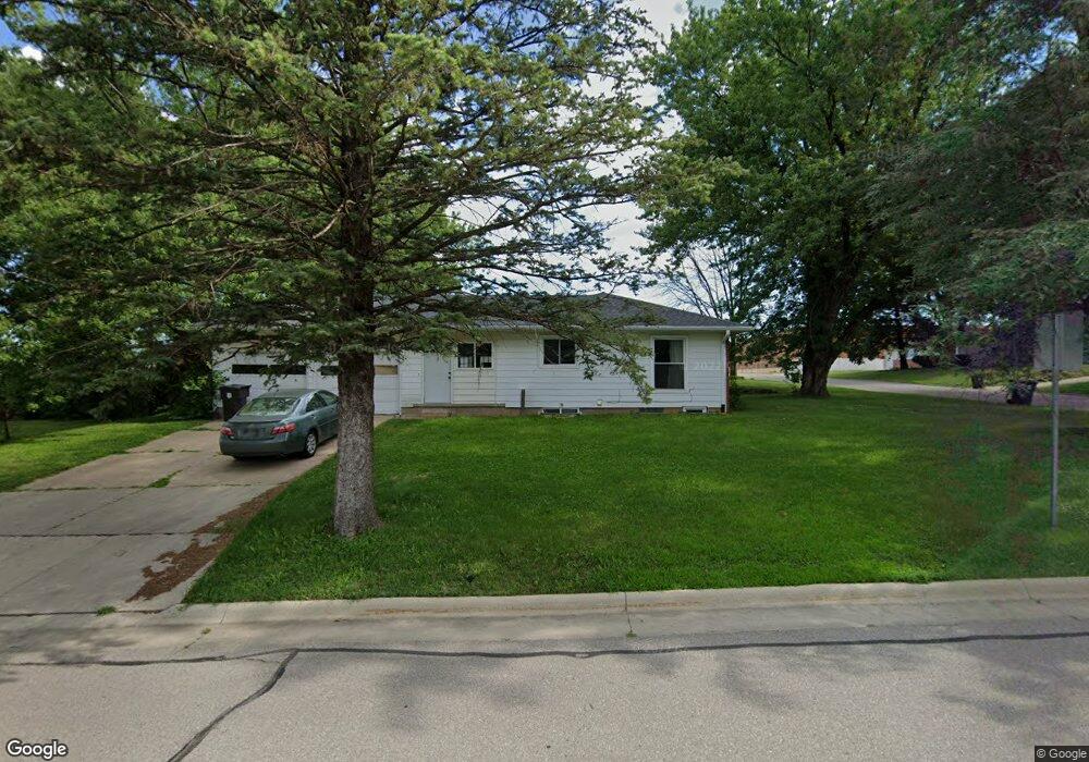 3117 Carlton Dr, Cedar Falls, IA 50613 - photo 1