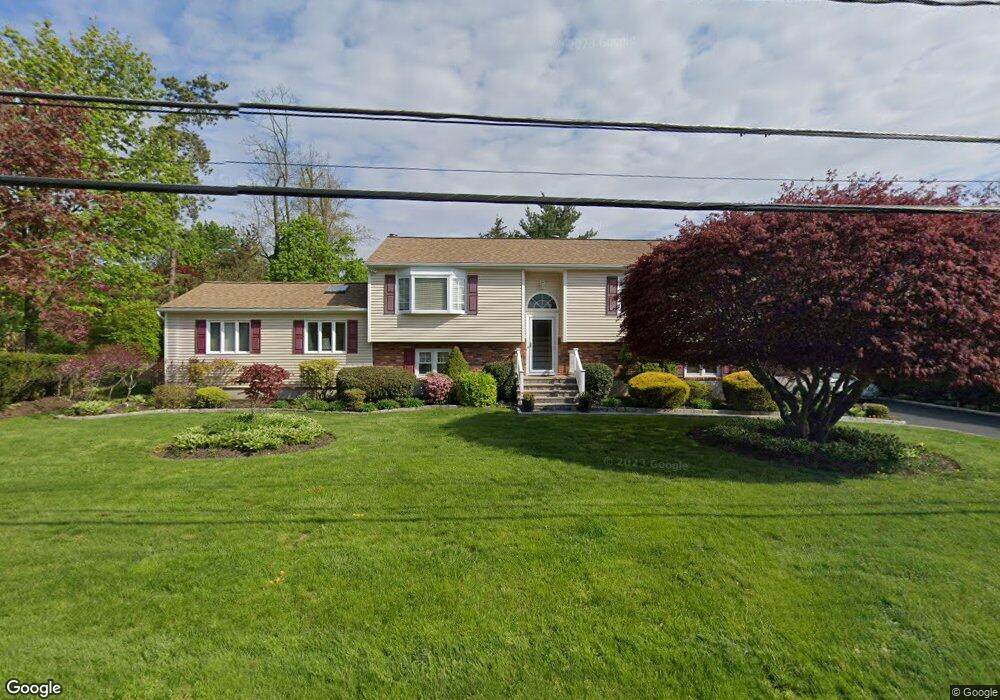 814 Fox Meadow Rd, Yorktown Heights, NY 10598 - photo 1