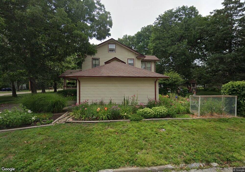 3235 SW 17th St, Topeka, KS 66604 - photo 1