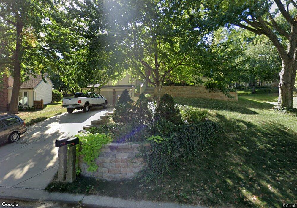 6816 Oakview St, Shawnee, KS 66216 - photo 1