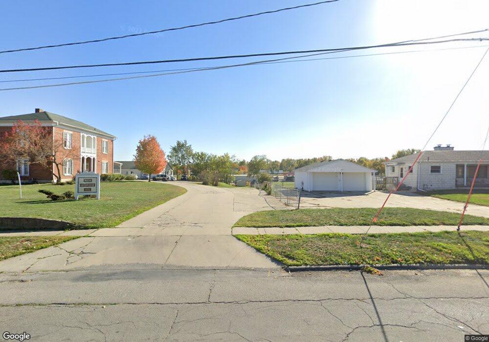 1117 N 3rd Ave E, Newton, IA 50208 - photo 1