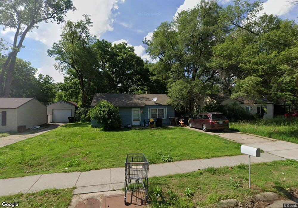 304 SE 34th St, Topeka, KS 66605 - photo 1