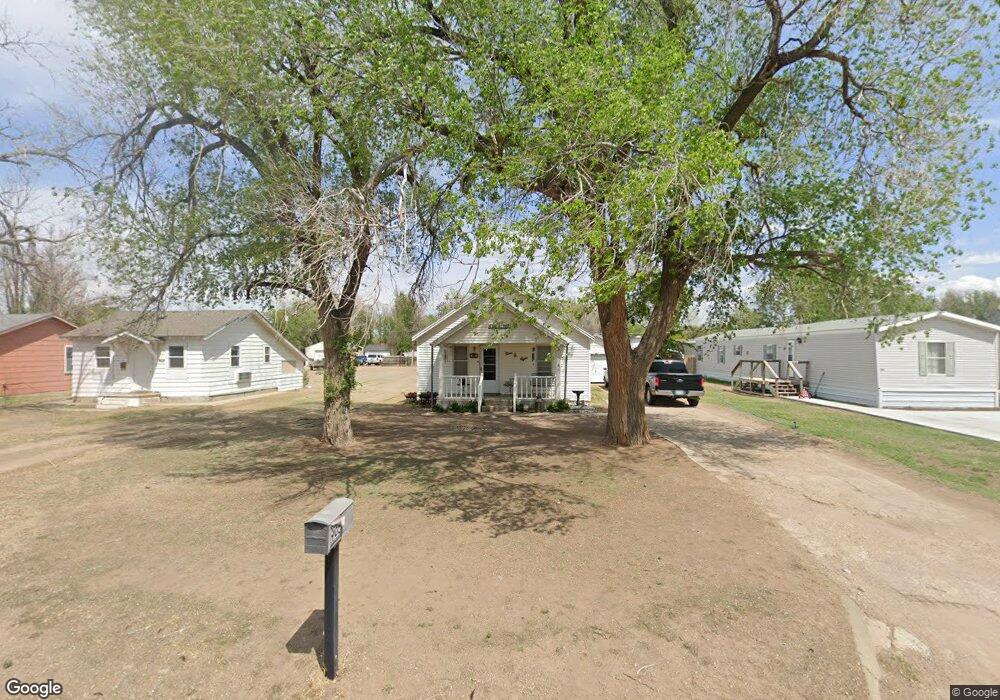 908 S Monroe St, Hugoton, KS 67951 - photo 1
