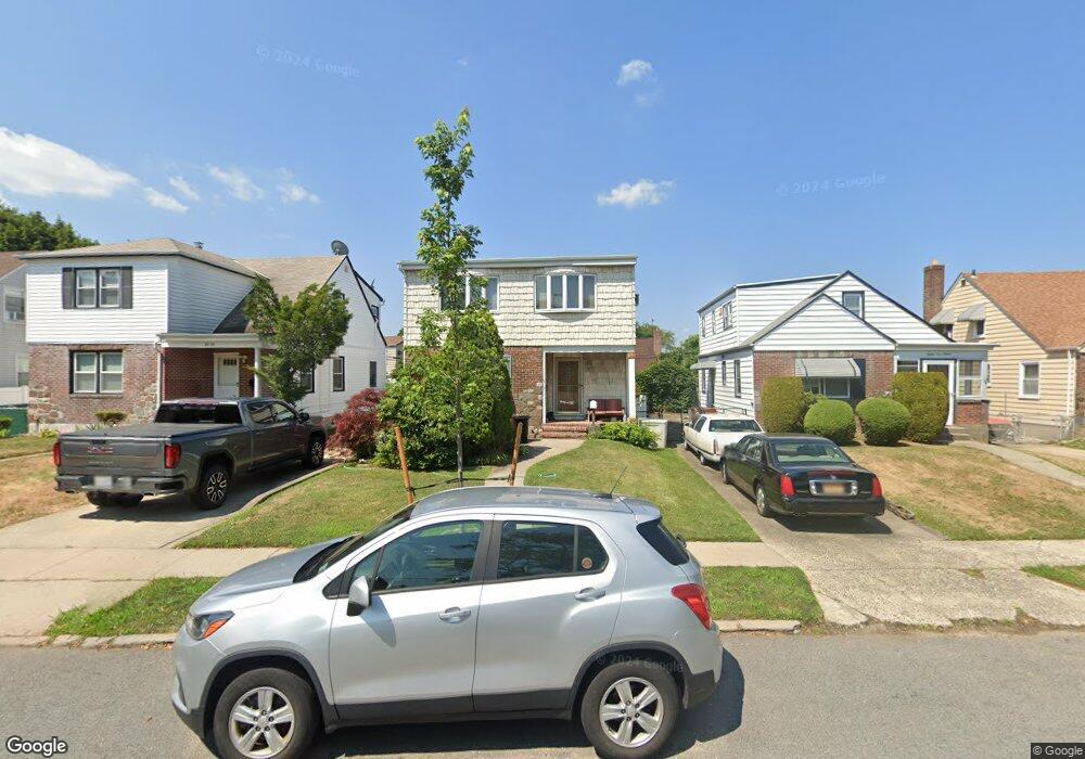 8516 248th St, Bellerose, NY 11426 - photo 1