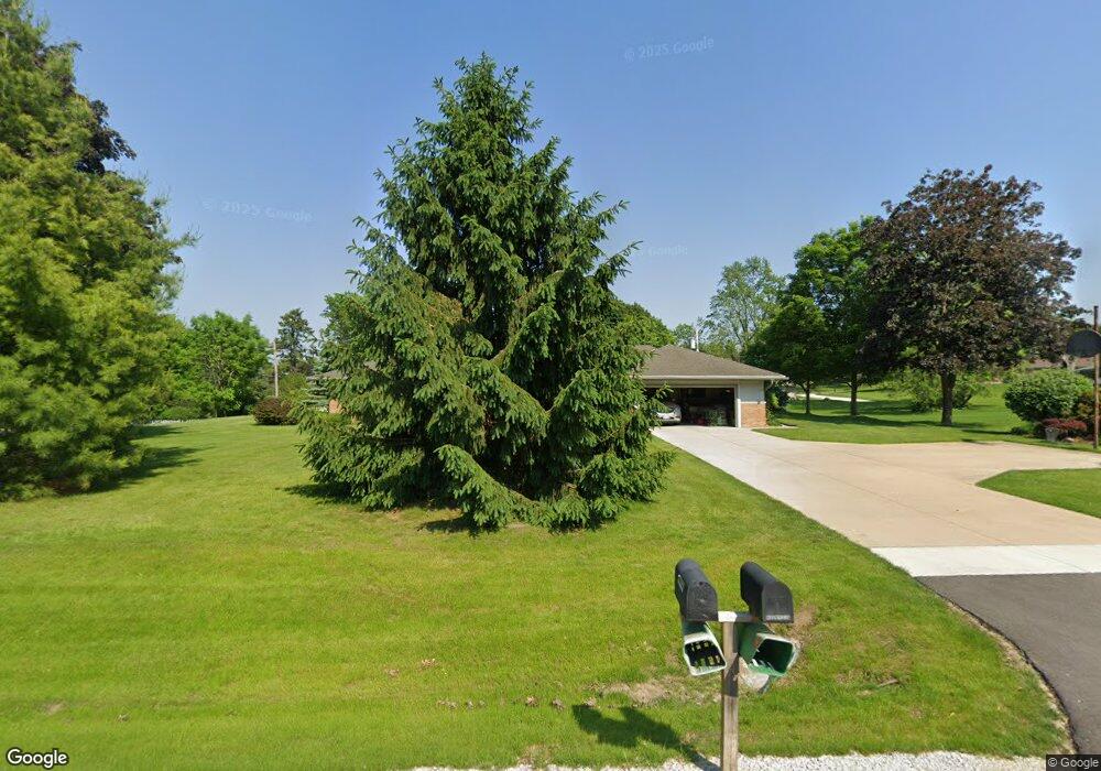 W226N216 Mount Vernon Dr, Waukesha, WI 53186 - photo 1