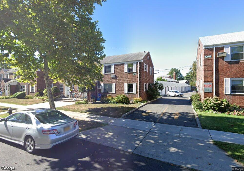 7354 255th St, Glen Oaks, NY 11004 - photo 1