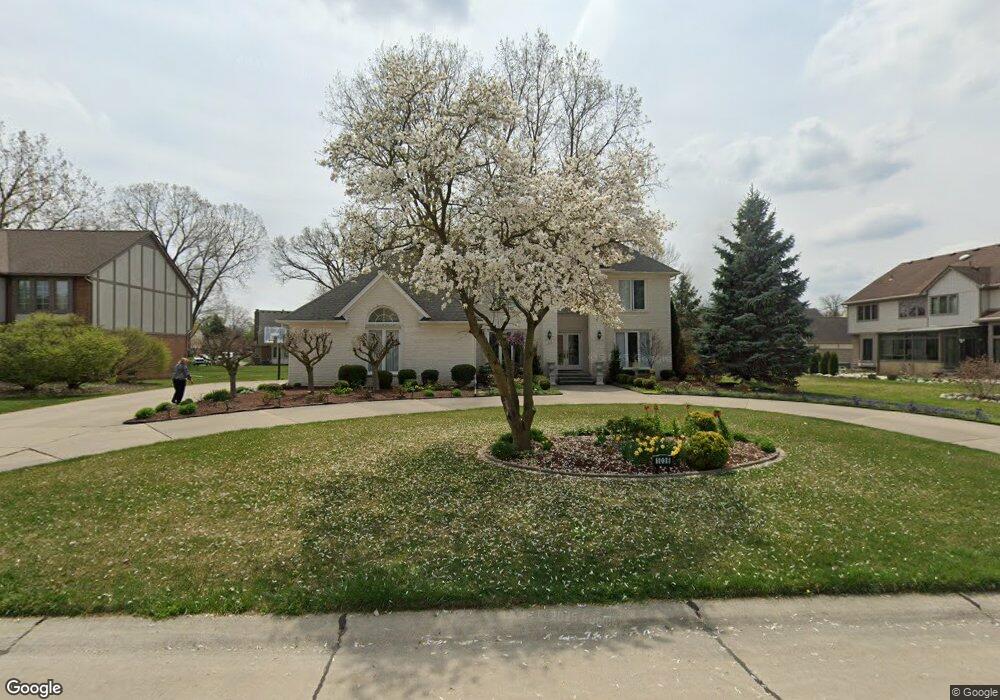 1036 Oak Tree Ln, Bloomfield Hills, MI 48304 - photo 1