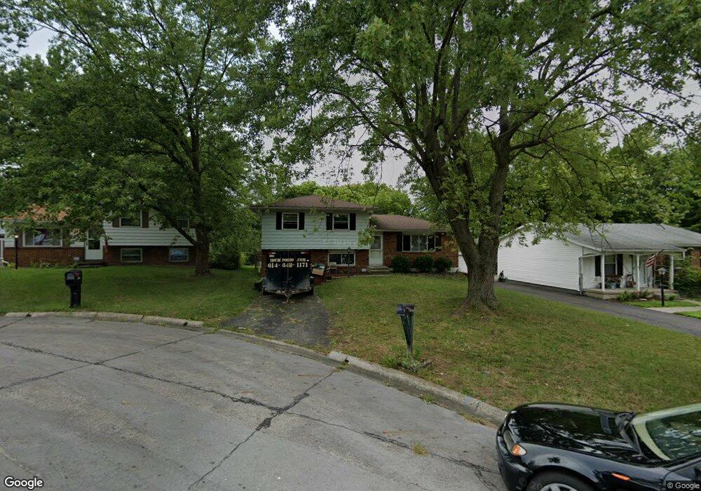 3368 Robin Hill Ct W, Columbus, OH 43223 - photo 1