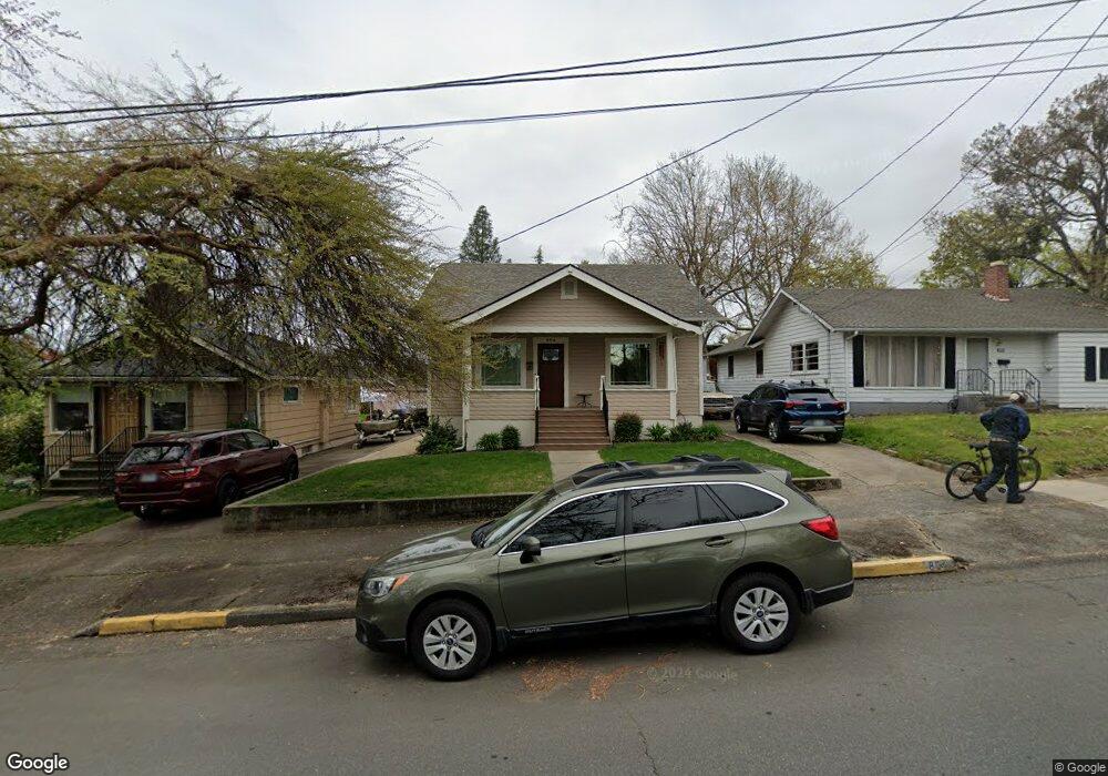 804 NE 8th St, Grants Pass, OR 97526 - photo 1