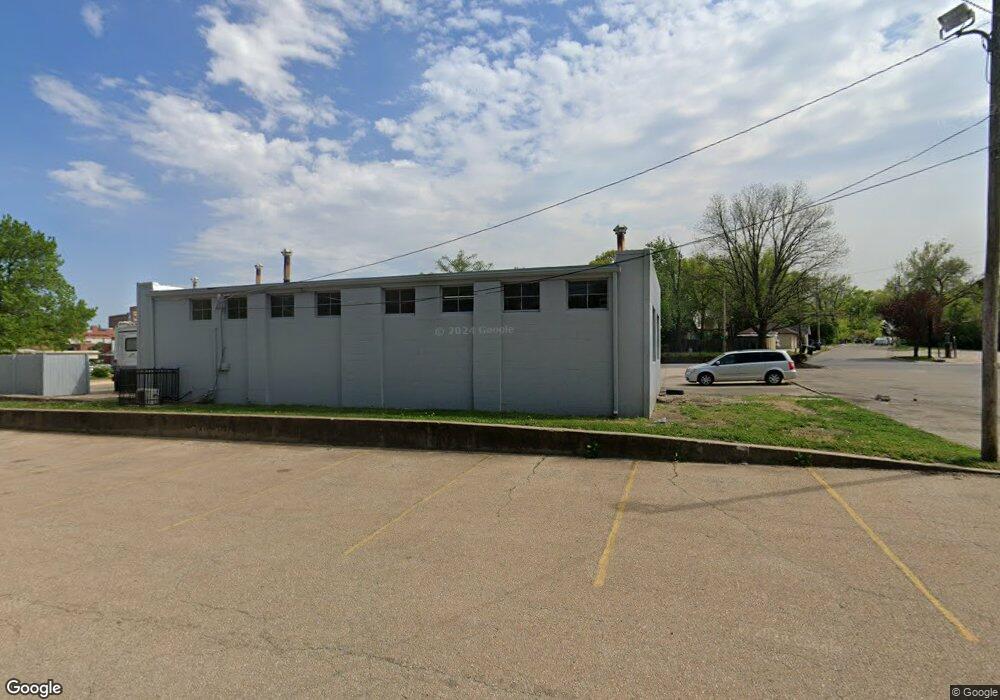 2110 SW 6th Ave, Topeka, KS 66606 - photo 1