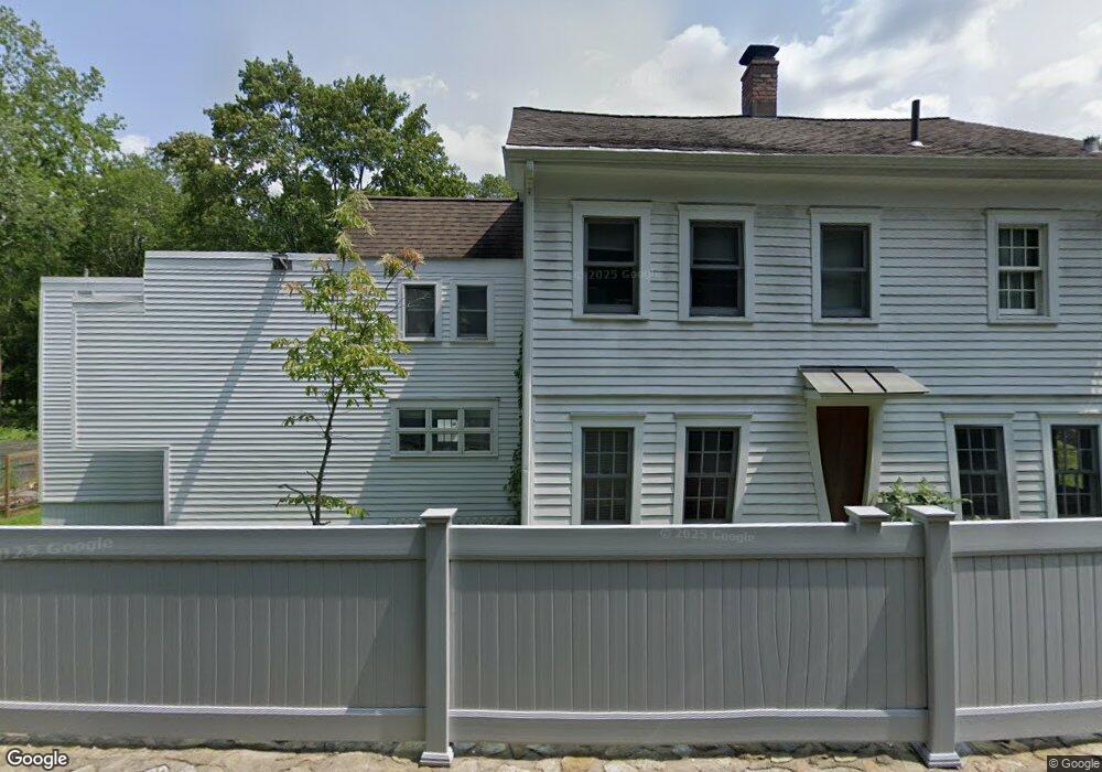 1054 Ridgefield Rd, Wilton, CT 06897 - photo 1