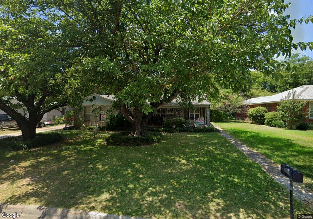 1211 Whaley Dr, Gainesville, TX 76240 - photo 1