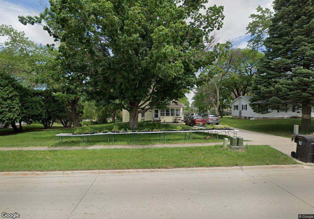 1206 Rainbow Dr, Cedar Falls, IA 50613 - photo 1