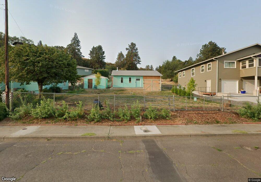 318 W 16th St, the Dalles, OR 97058 - photo 1