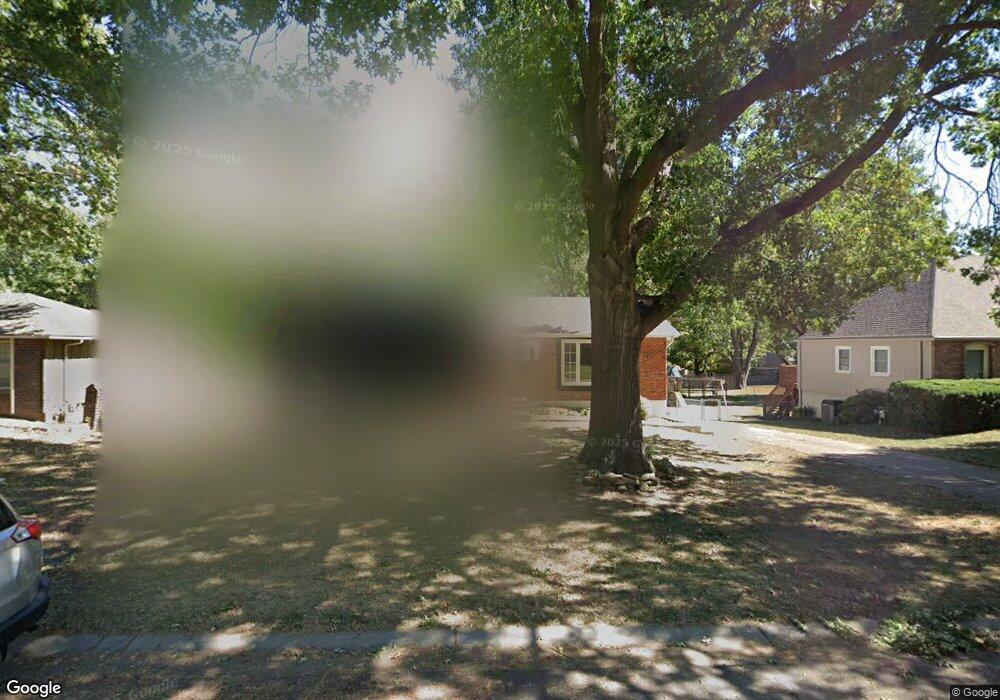 6711 Halsey Dr, Shawnee, KS 66216 - photo 1