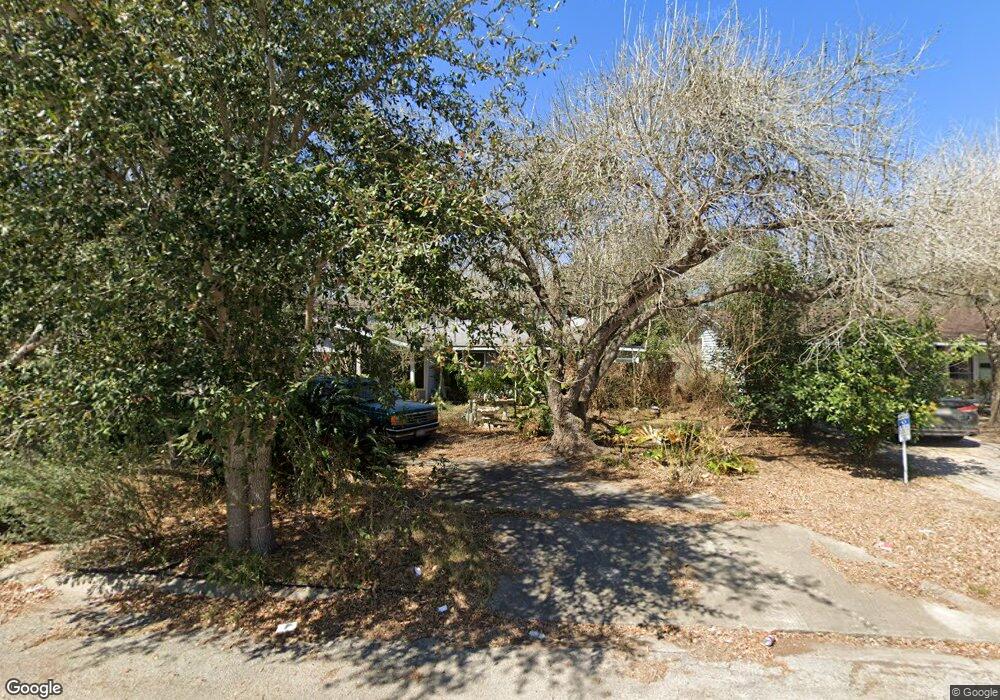 1201 E Hutchinson St, Beeville, TX 78102 - photo 1