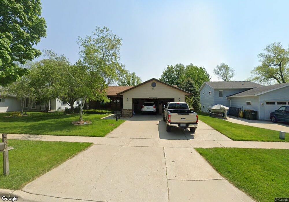 805 Villa Park Dr, West Bend, WI 53090 - photo 1