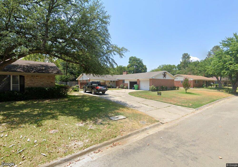 501 Melody Ln, Gainesville, TX 76240 - photo 1