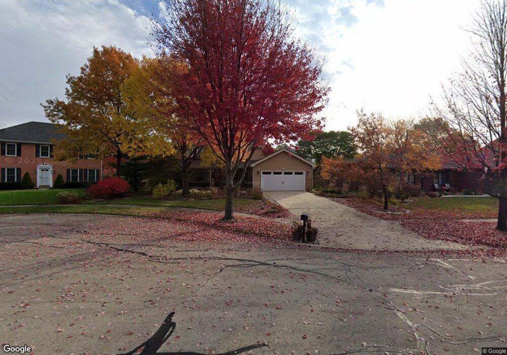 1812 Paddock Ct, Naperville, IL 60565 - photo 1