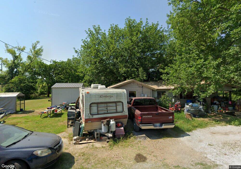 527 E Stacy St, Chouteau, OK 74337 - photo 1