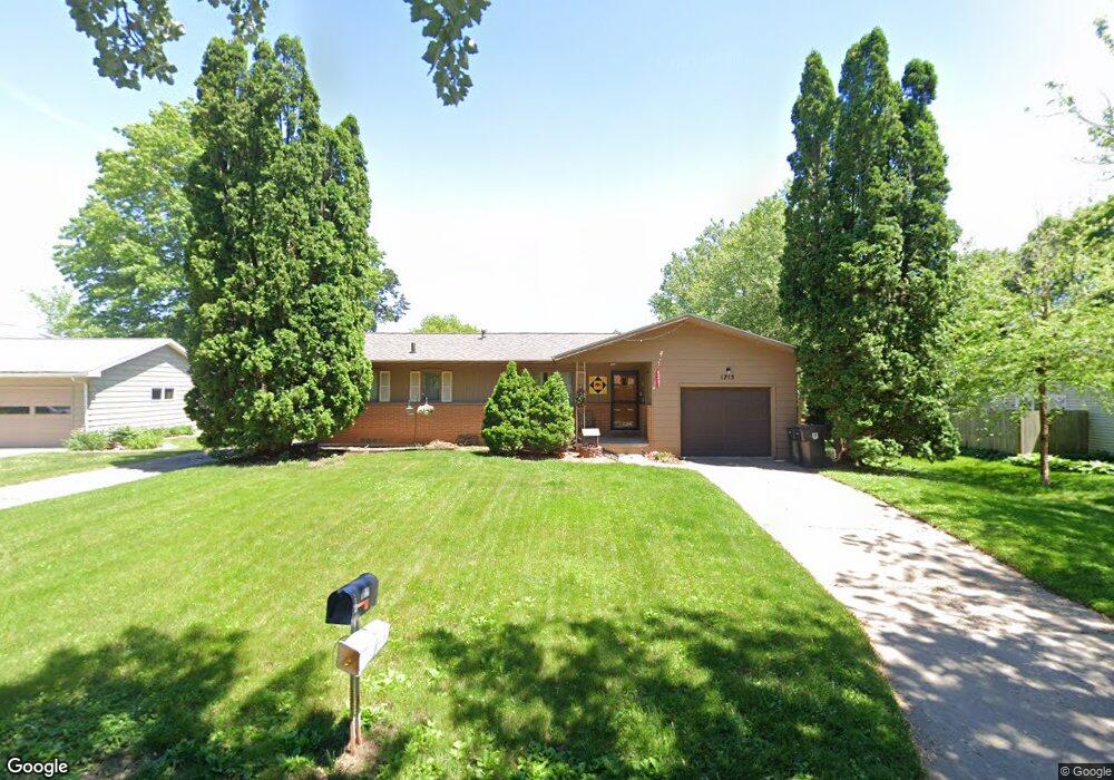 1715 Crescent Dr, Cedar Falls, IA 50613 - photo 1