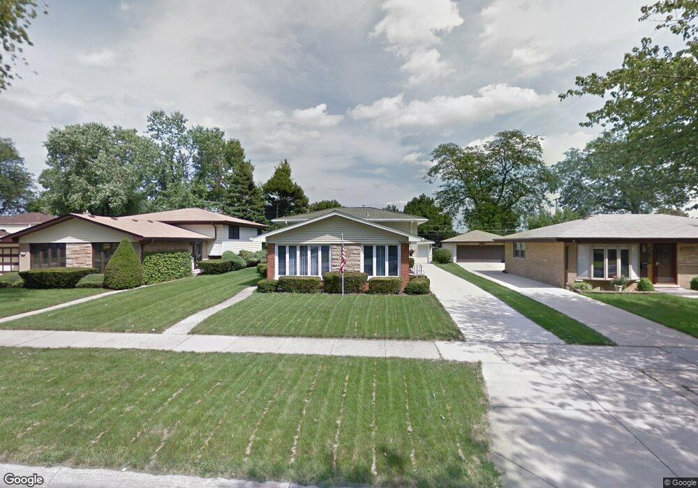 2133 Eastview Dr, Des Plaines, IL 60018 - photo 1