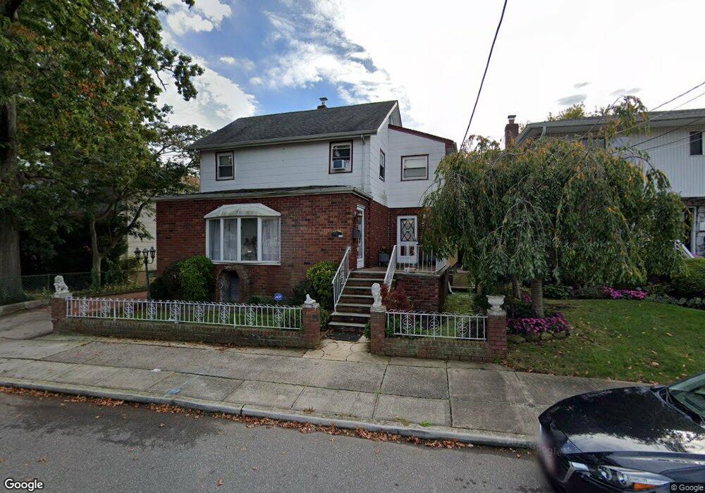 18 Leach St unit 1, Lynbrook, NY 11563 - photo 1